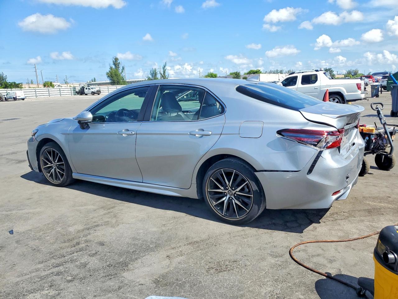 2023 TOYOTA CAMRY