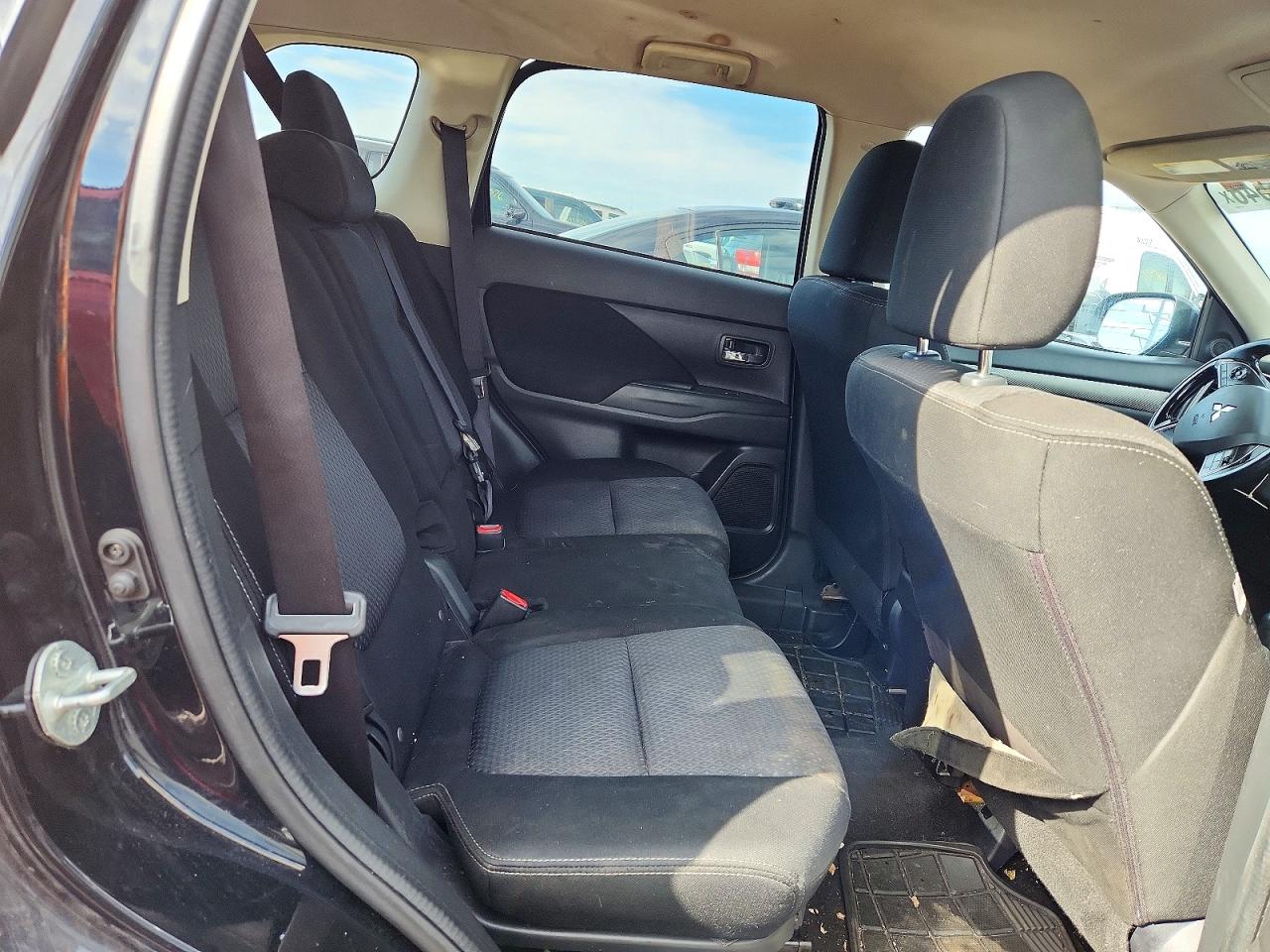 2016 MITSUBISHI OUTLANDER