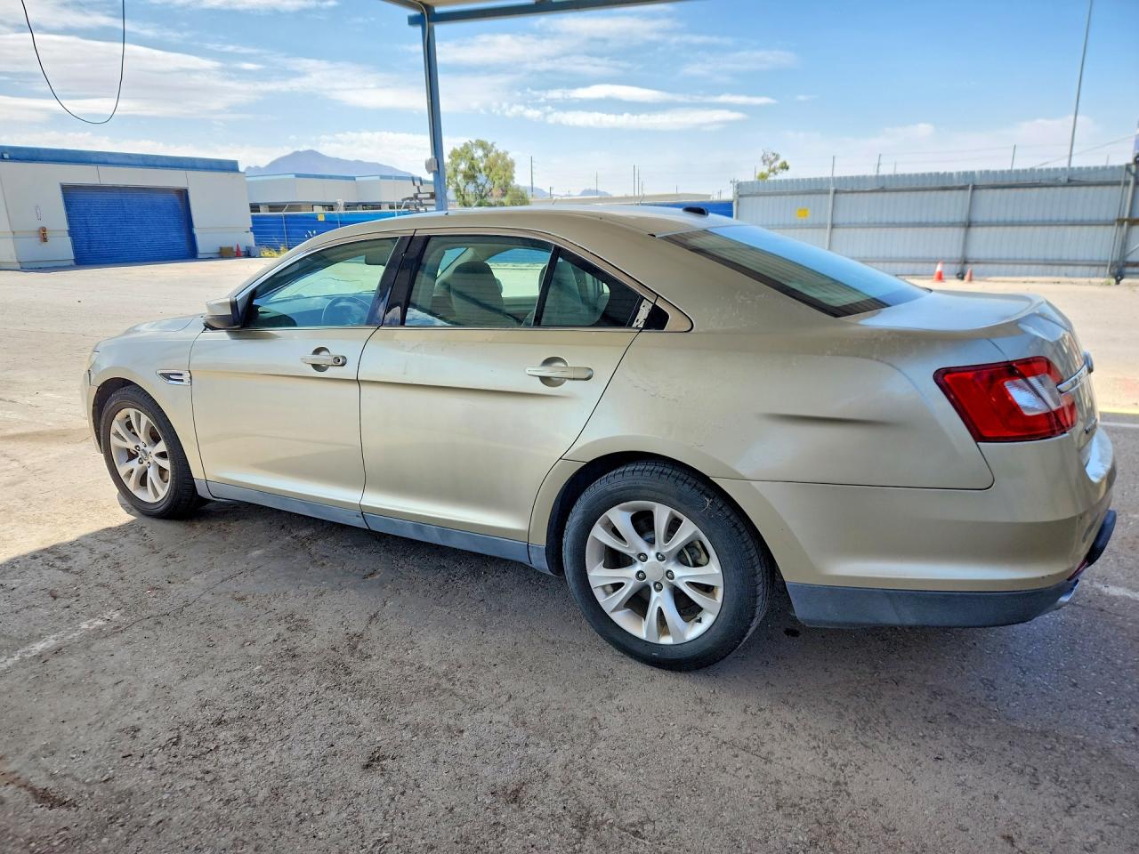 2010 FORD TAURUS