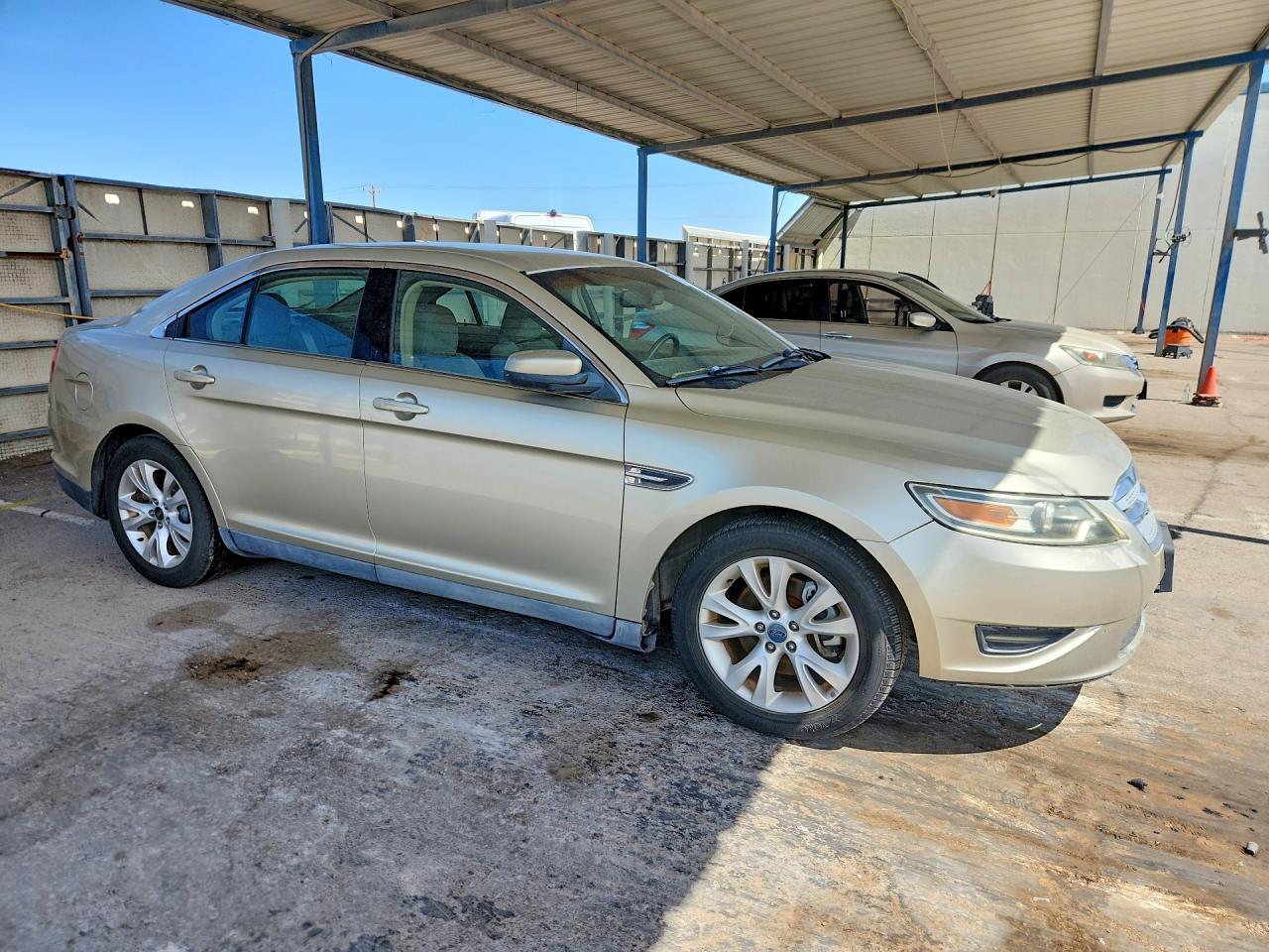2010 FORD TAURUS
