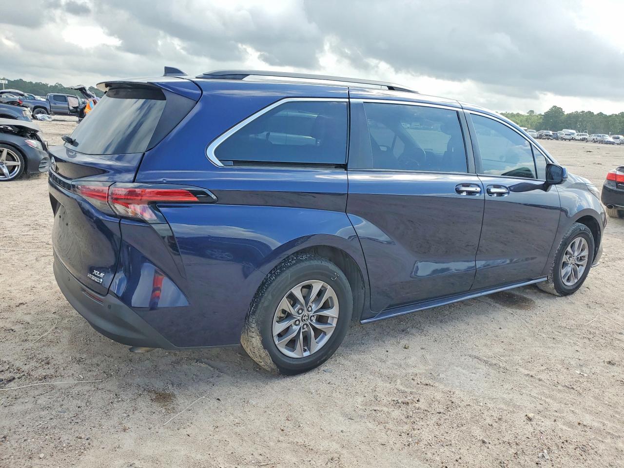 2022 TOYOTA SIENNA