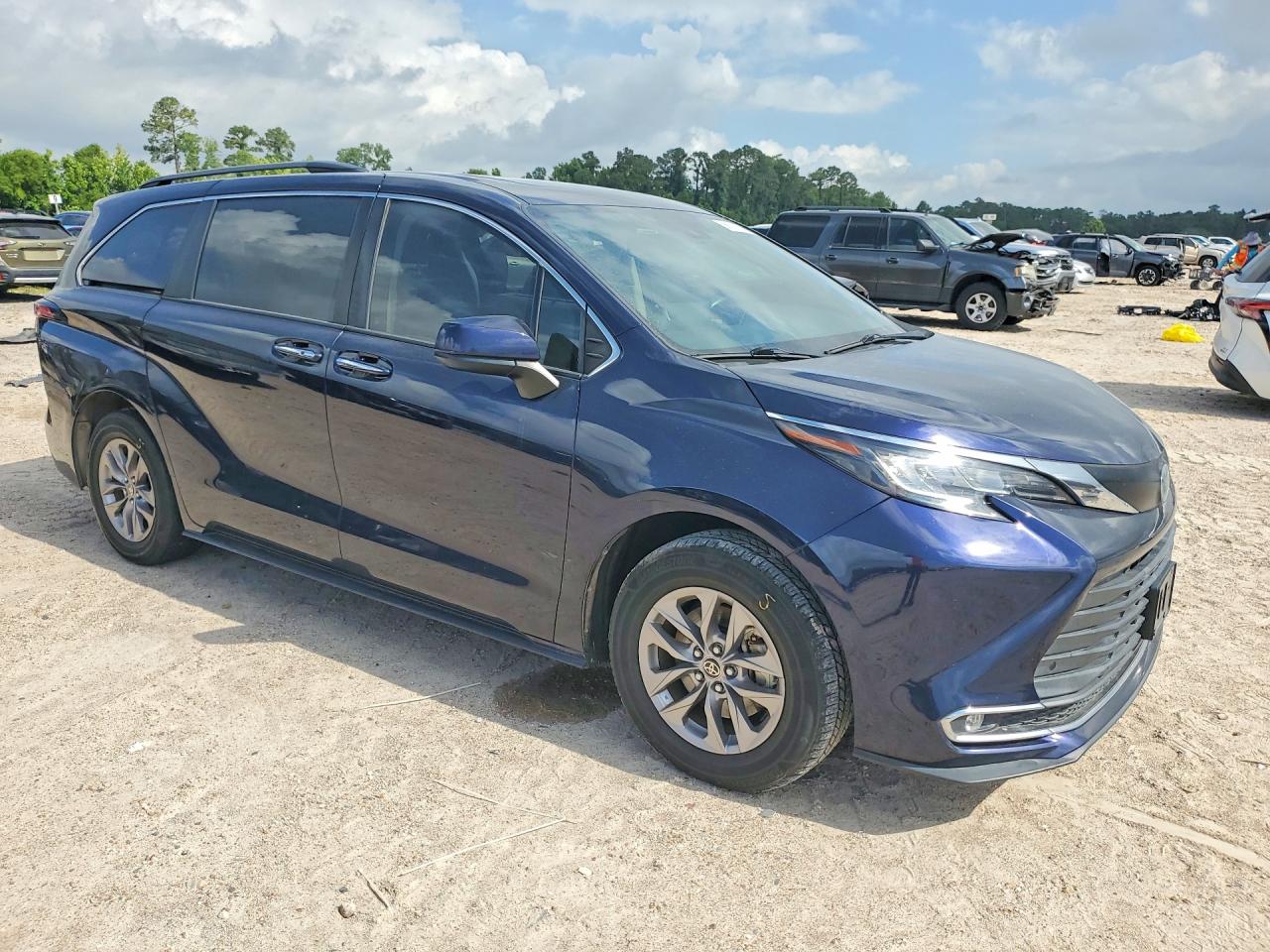 2022 TOYOTA SIENNA