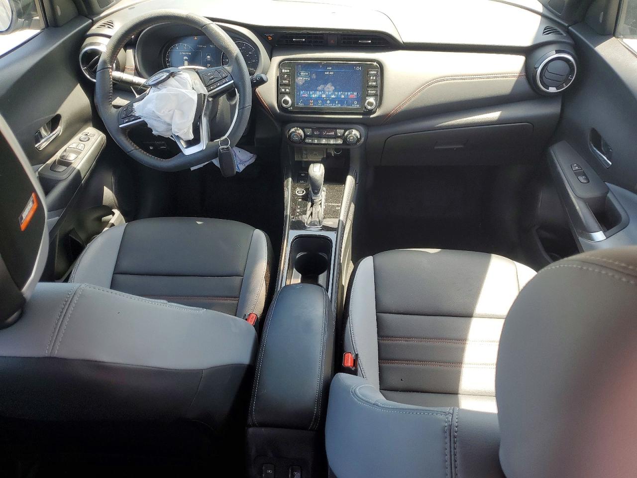 2024 NISSAN KICKS
