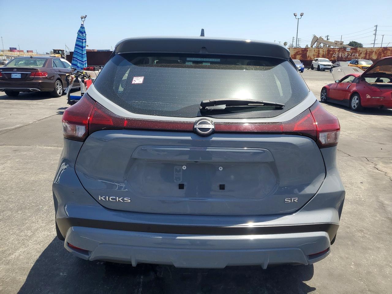 2024 NISSAN KICKS