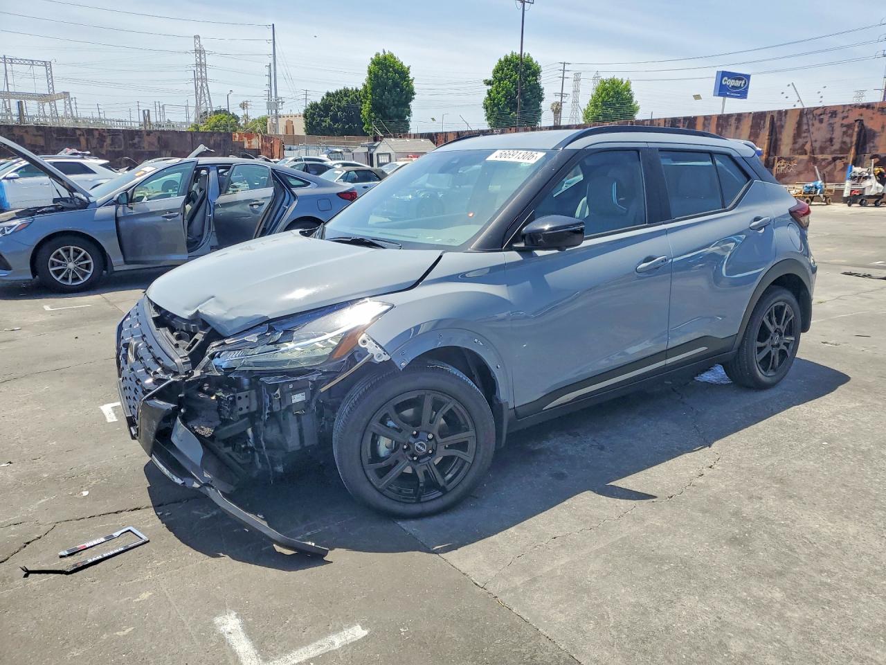 2024 NISSAN KICKS