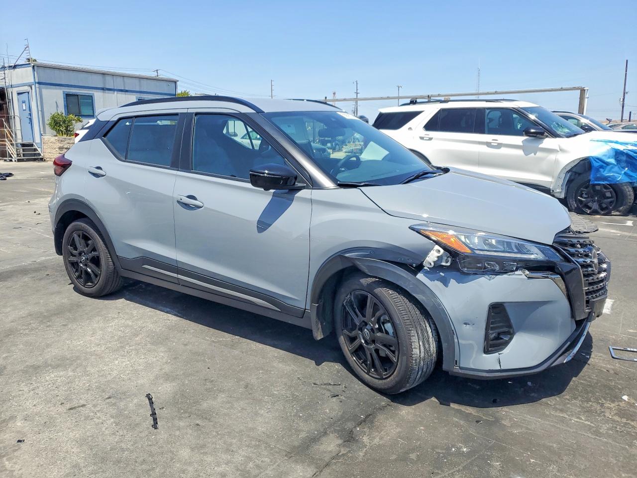 2024 NISSAN KICKS
