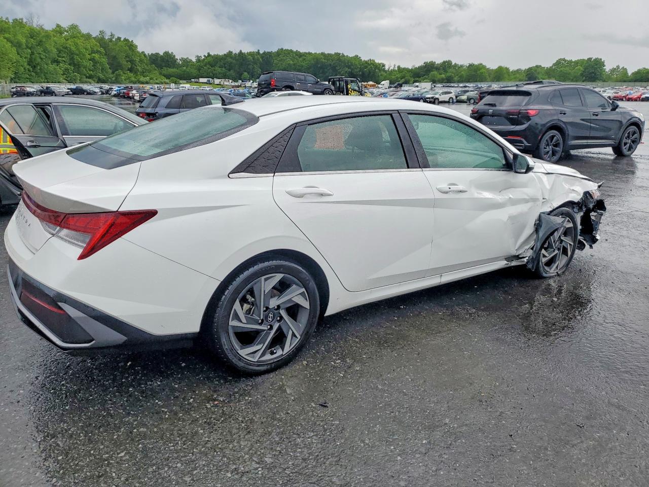 2024 HYUNDAI ELANTRA