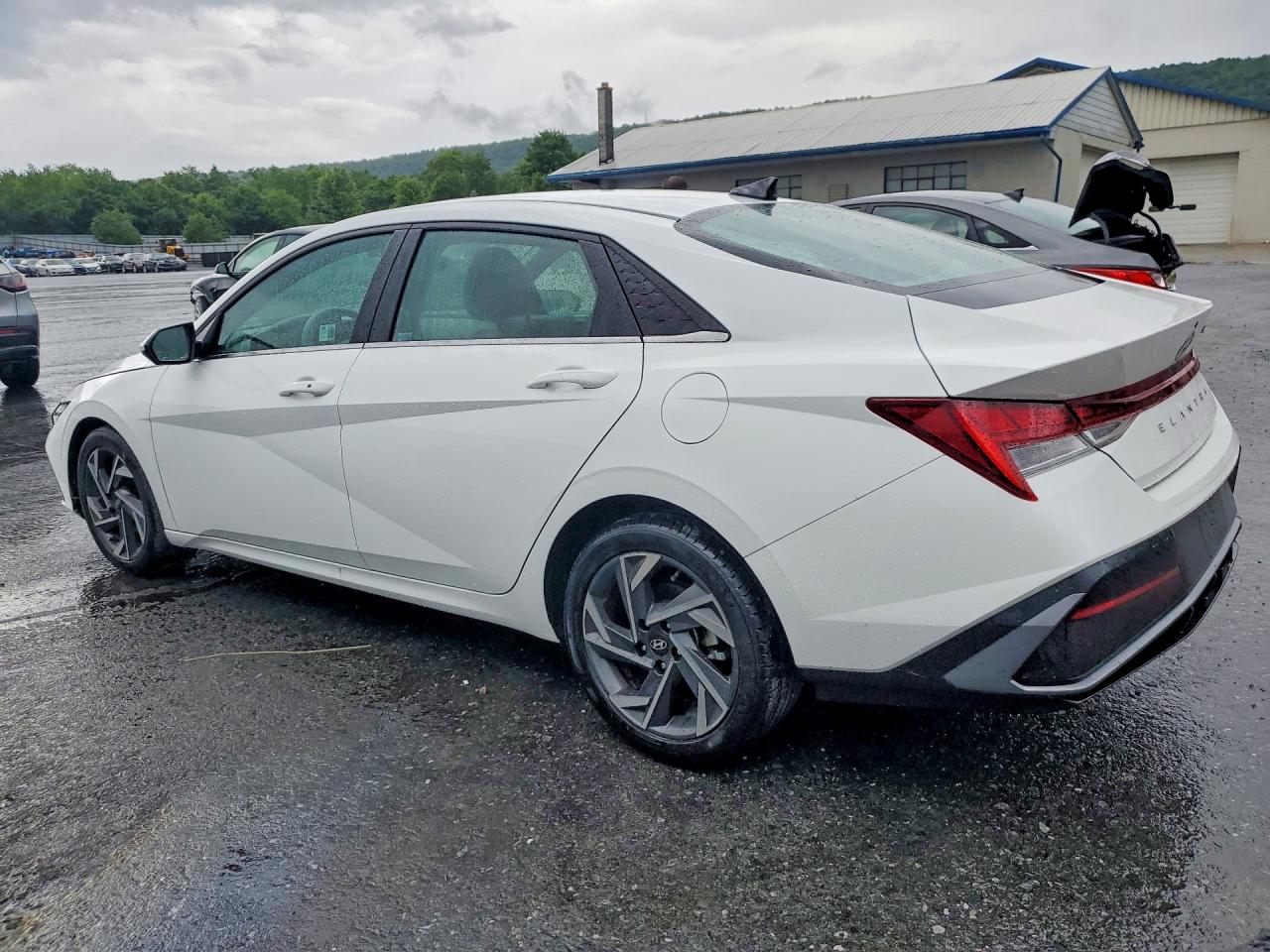 2024 HYUNDAI ELANTRA