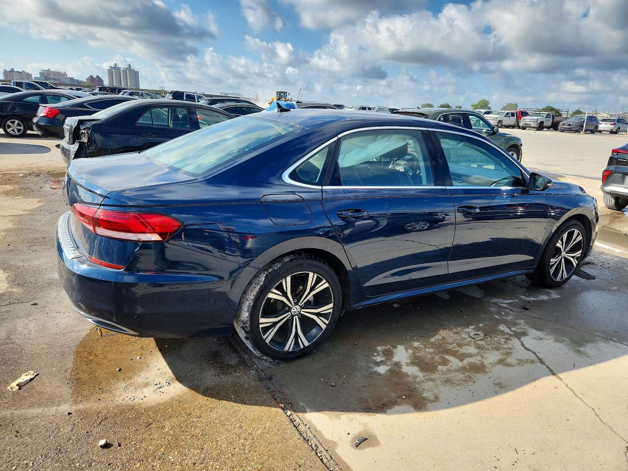 2021 VOLKSWAGEN PASSAT
