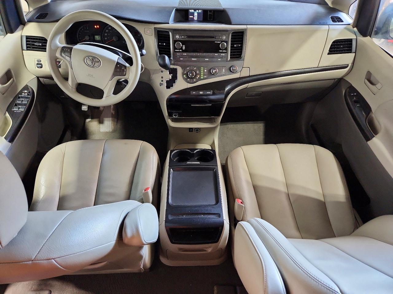 2011 TOYOTA SIENNA