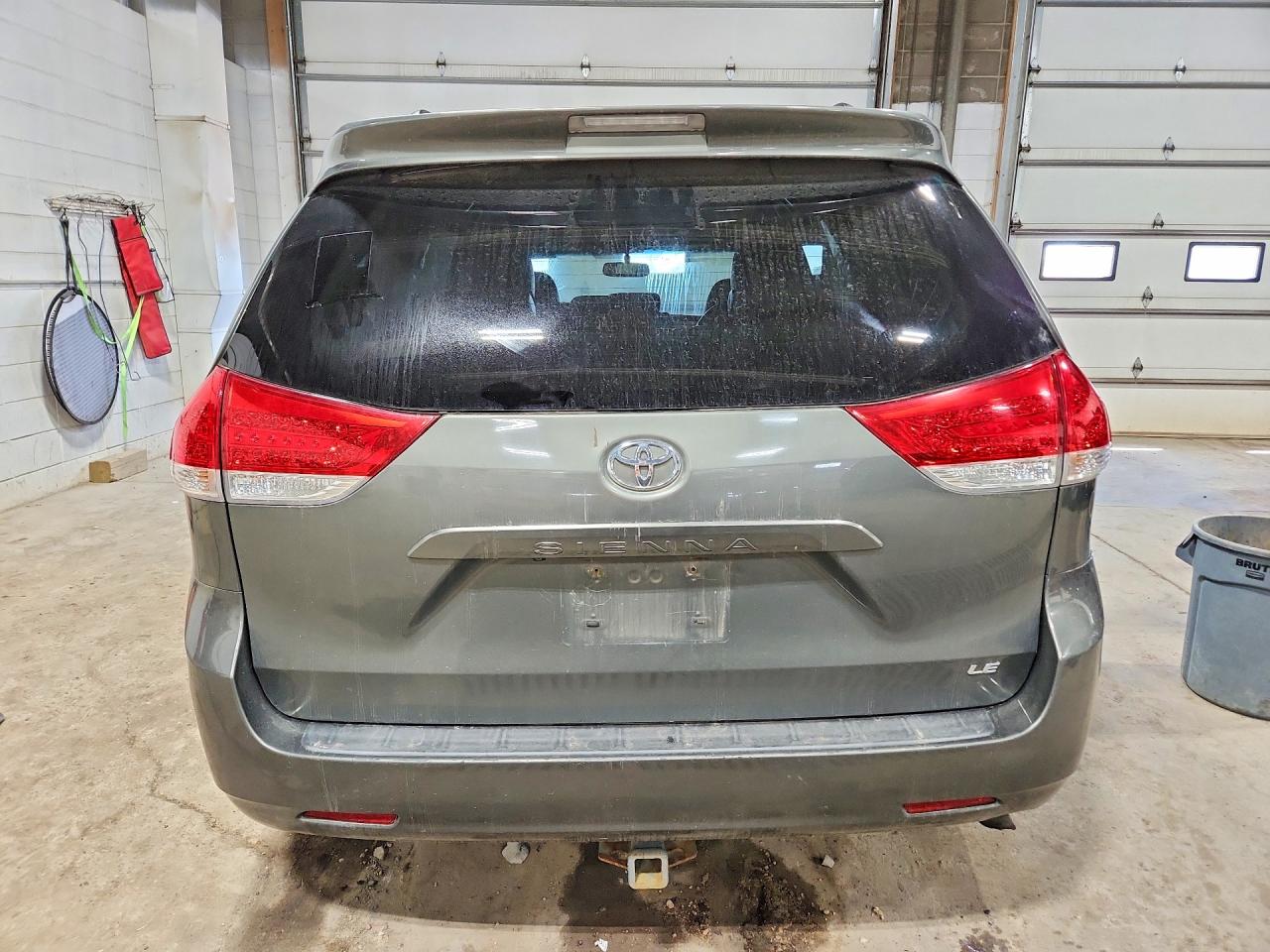 2011 TOYOTA SIENNA