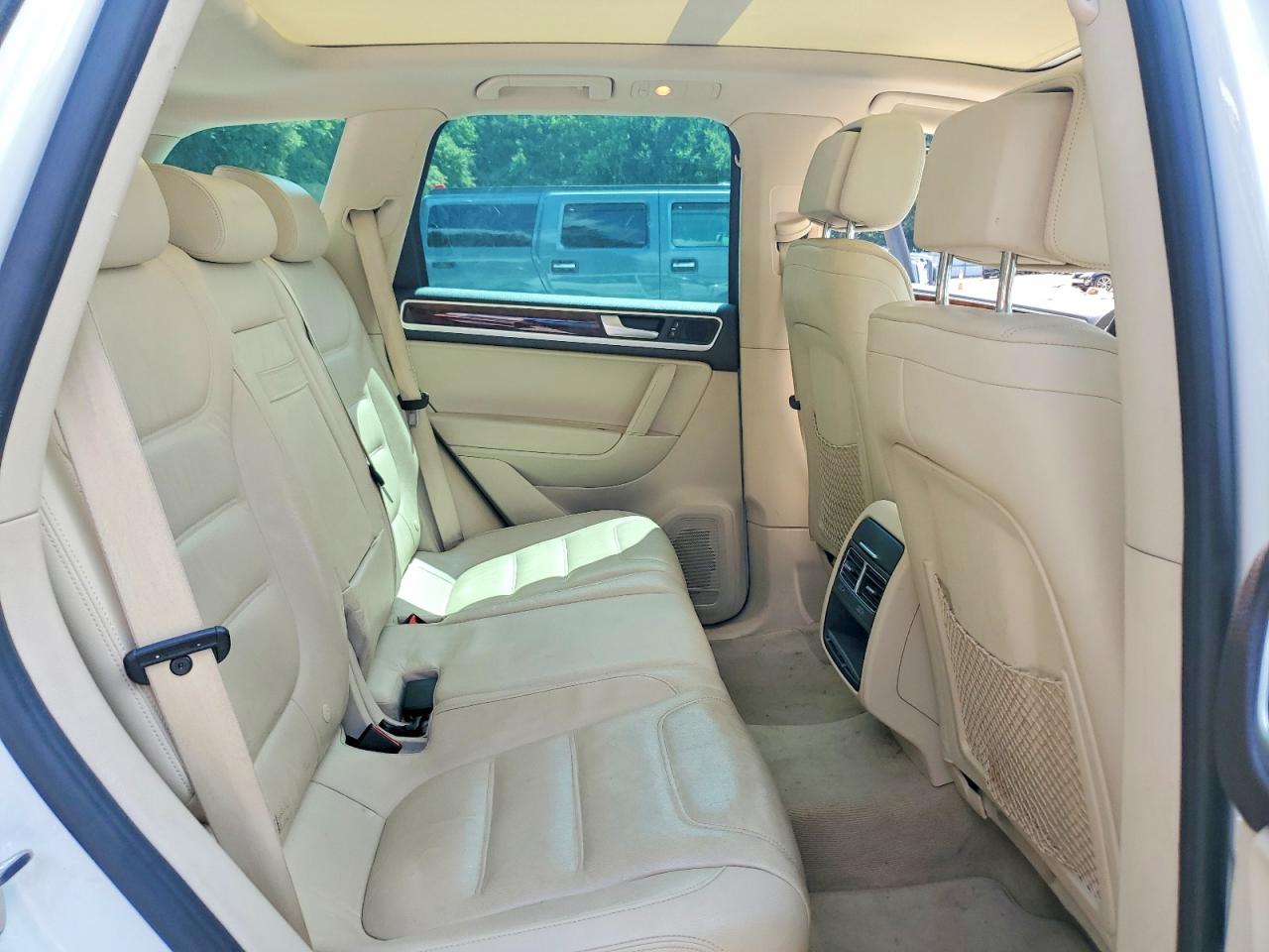 2014 VOLKSWAGEN TOUAREG