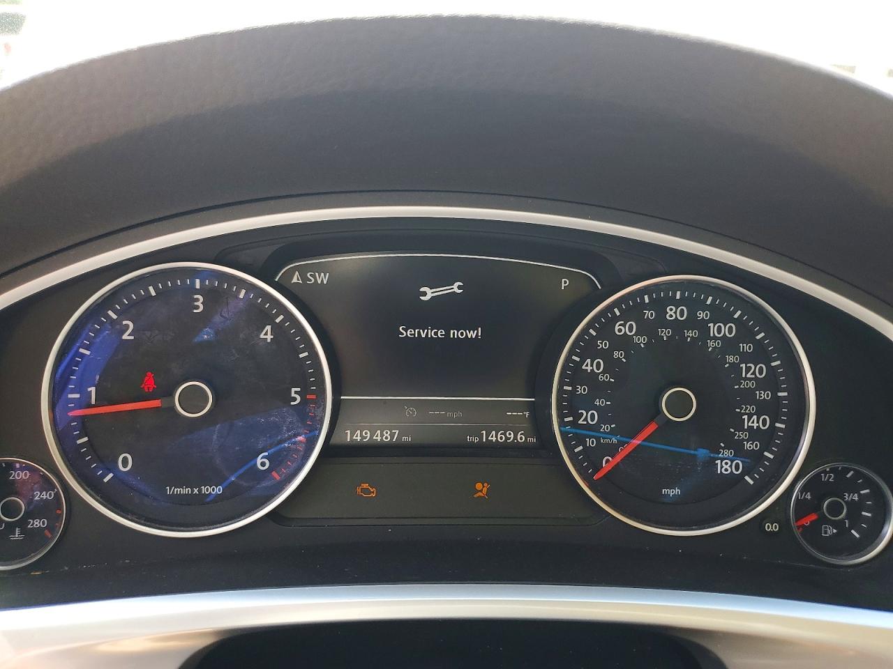 2014 VOLKSWAGEN TOUAREG