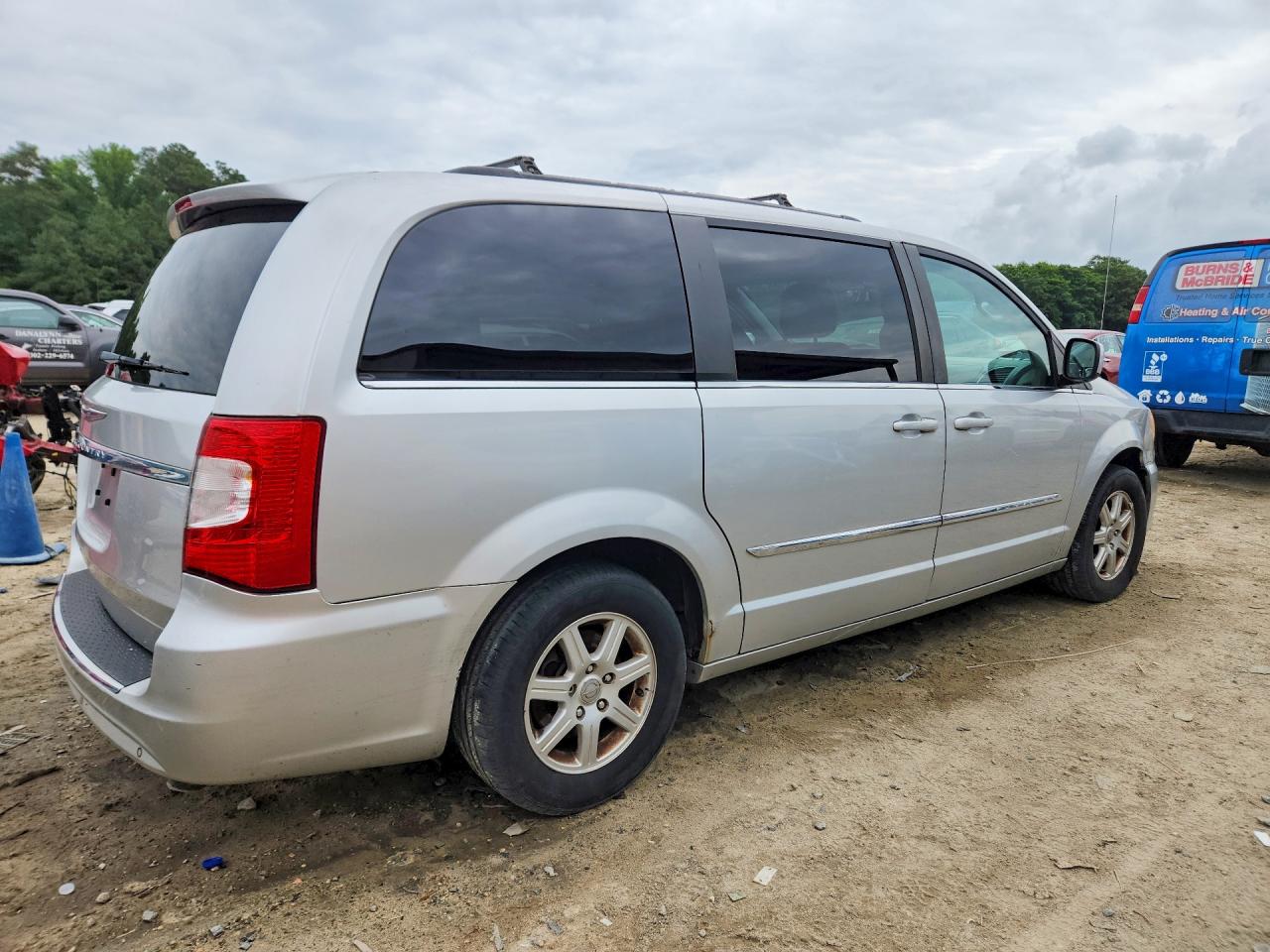 2011 CHRYSLER MINIVAN