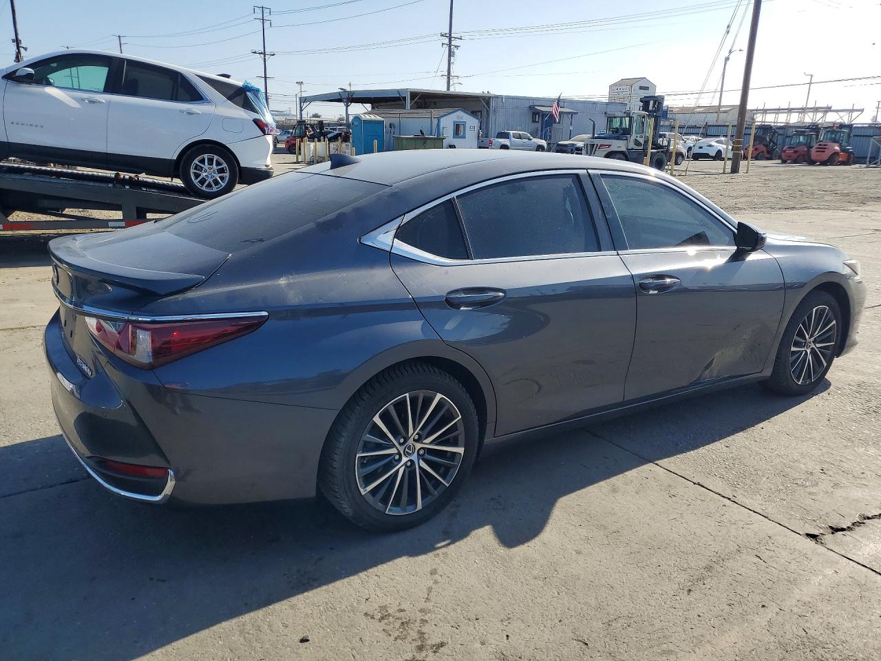 2023 LEXUS ES300