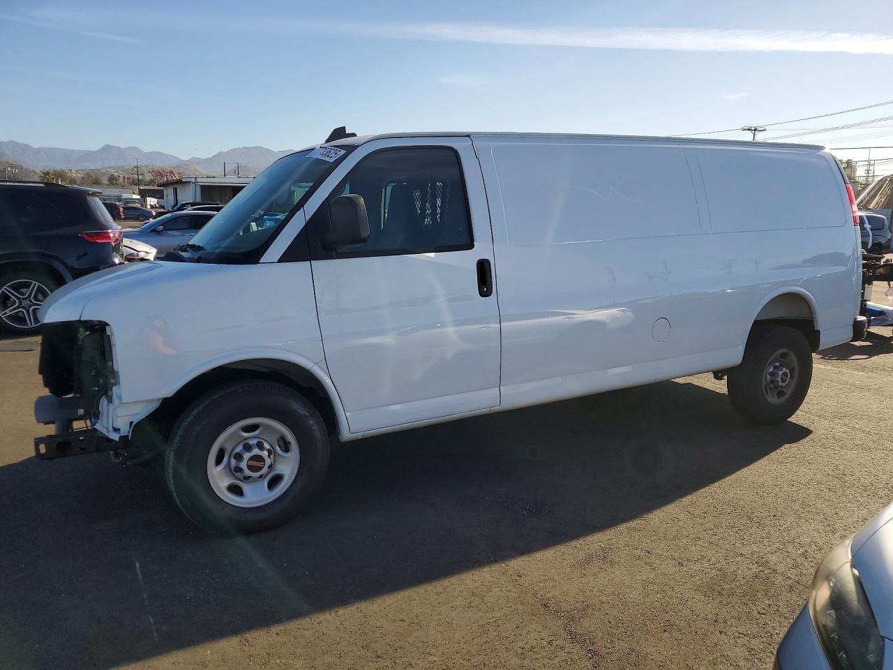 2025 GMC SAVANA