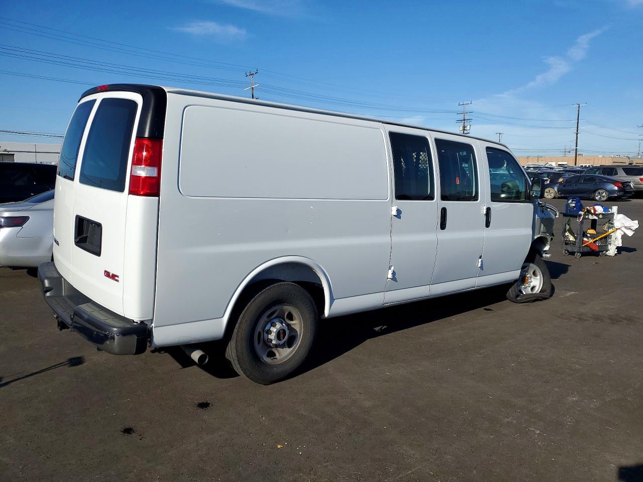 2025 GMC SAVANA