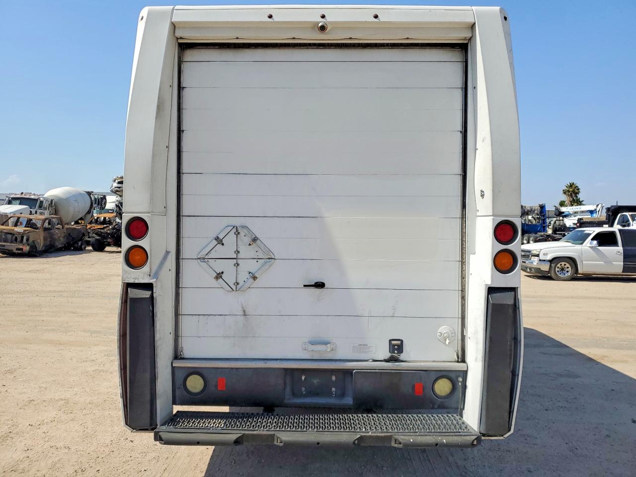 2014 ISUZU NPR