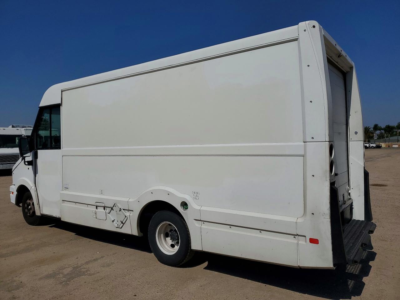 2014 ISUZU NPR
