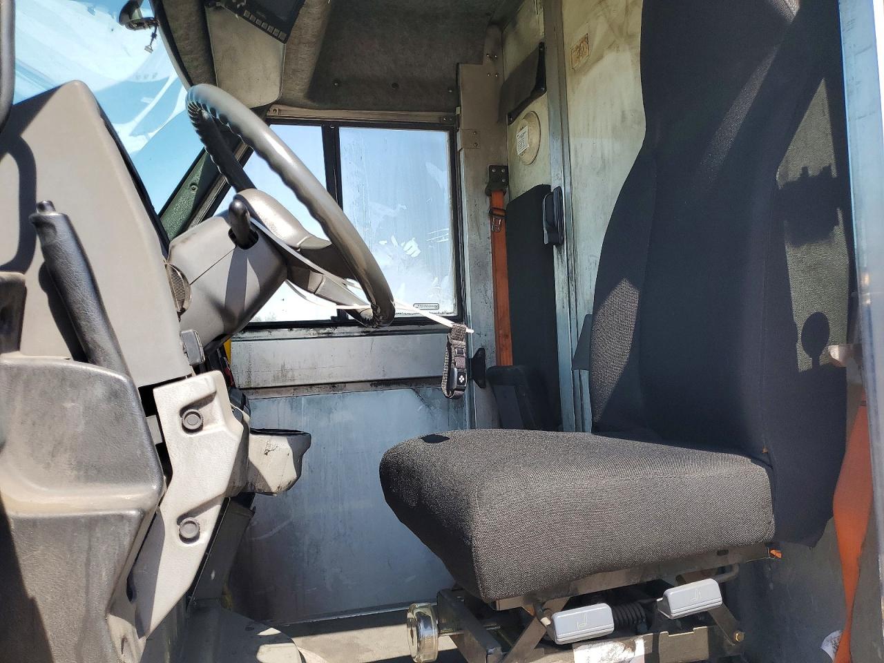 2014 ISUZU NPR