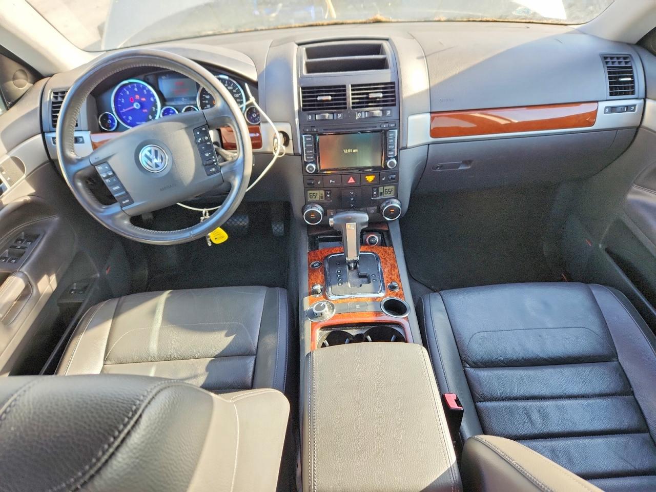 2010 VOLKSWAGEN TOUAREG