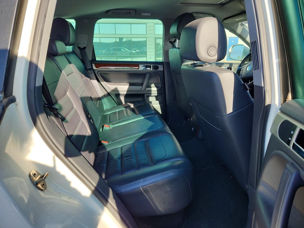 2010 VOLKSWAGEN TOUAREG