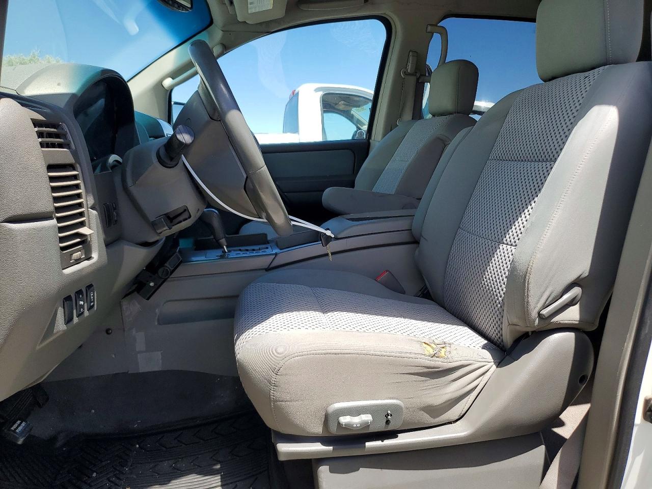 2004 NISSAN ARMADA