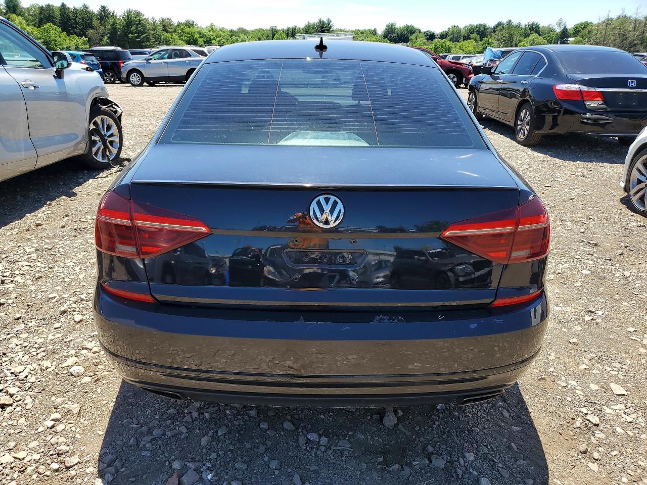 2018 VOLKSWAGEN PASSAT