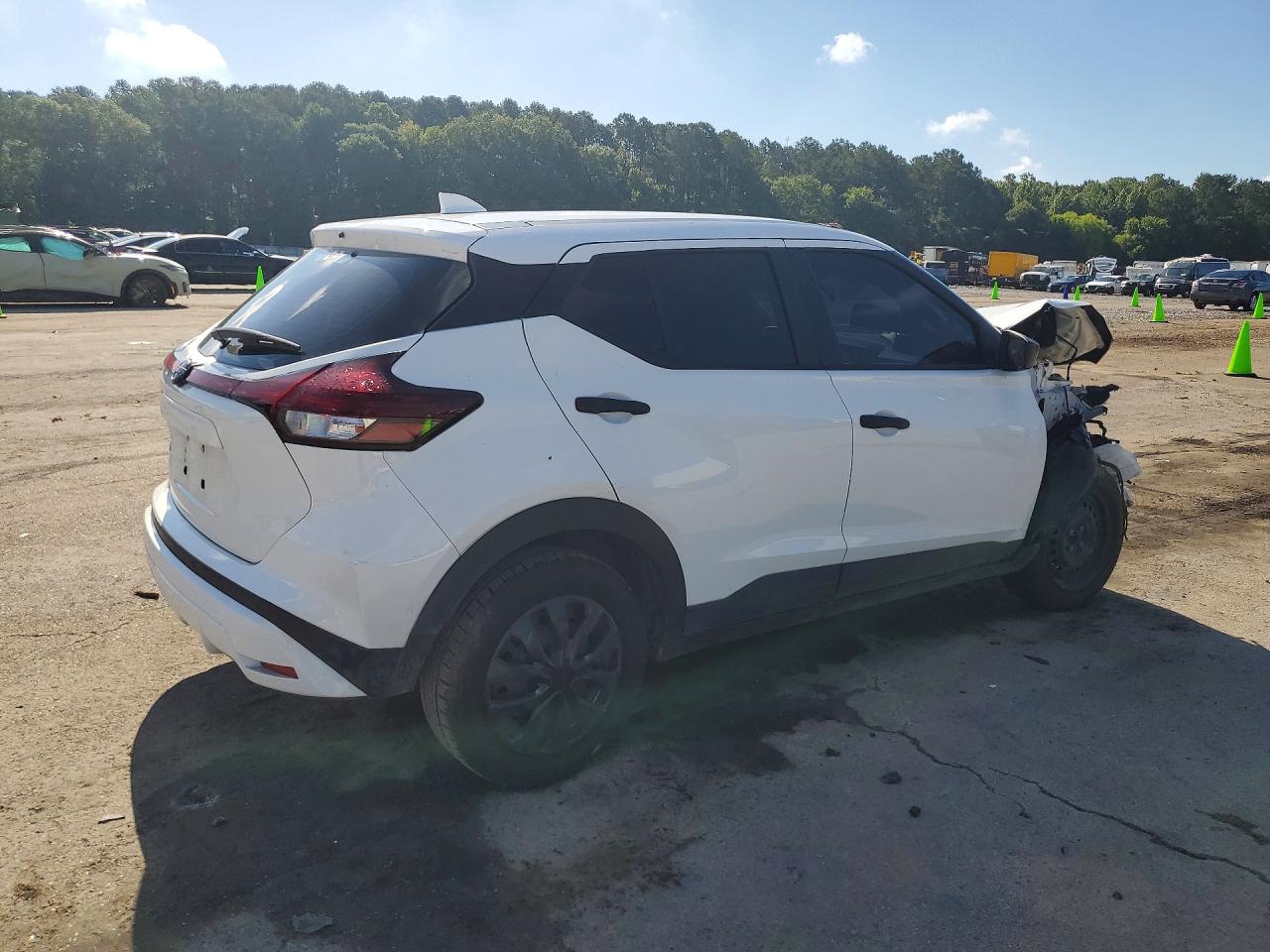 2024 NISSAN KICKS