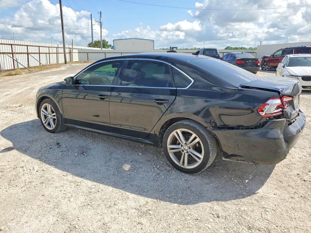 2015 VOLKSWAGEN PASSAT