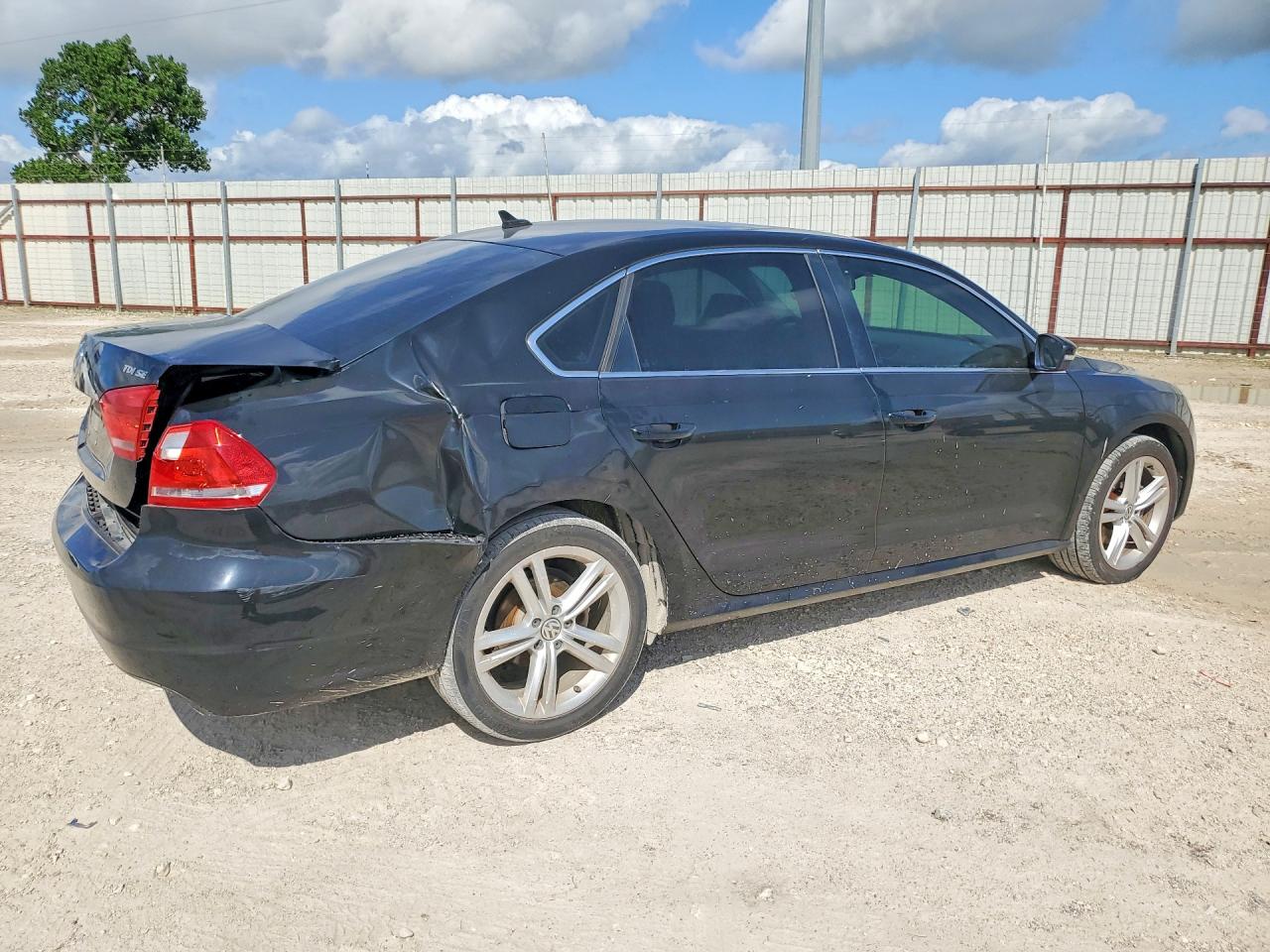 2015 VOLKSWAGEN PASSAT