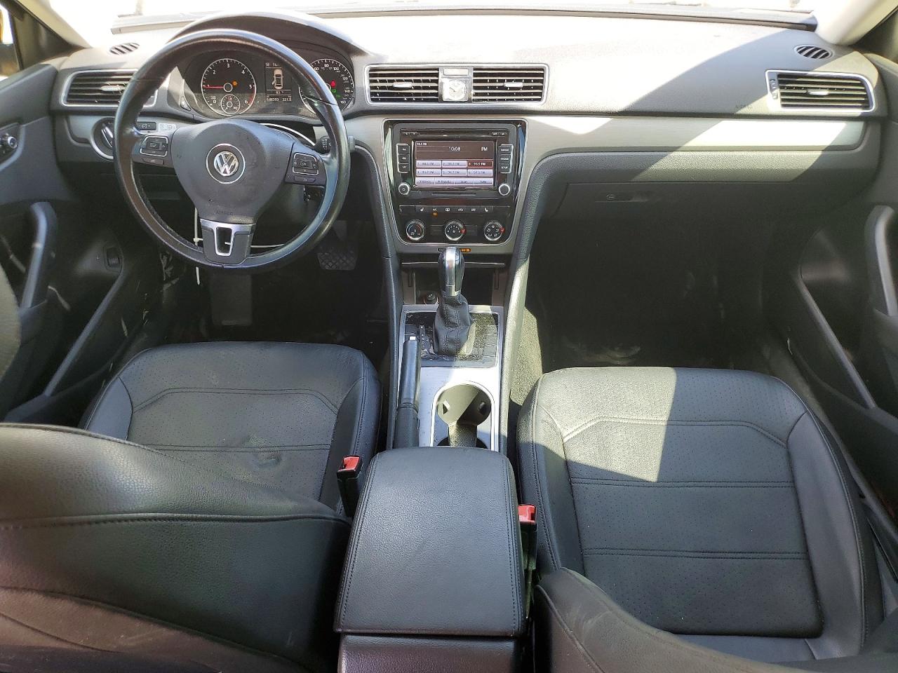 2015 VOLKSWAGEN PASSAT