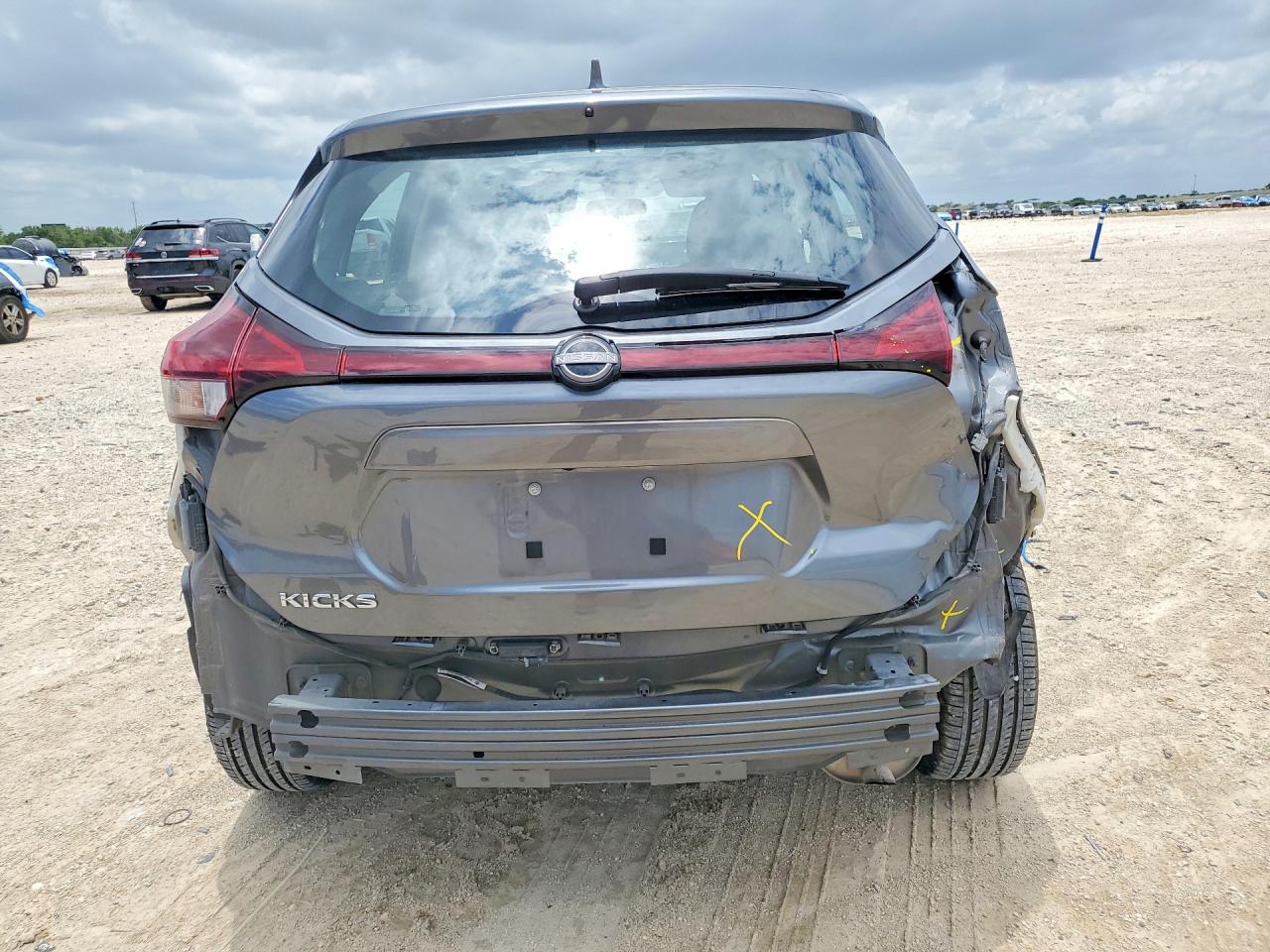 2024 NISSAN KICKS