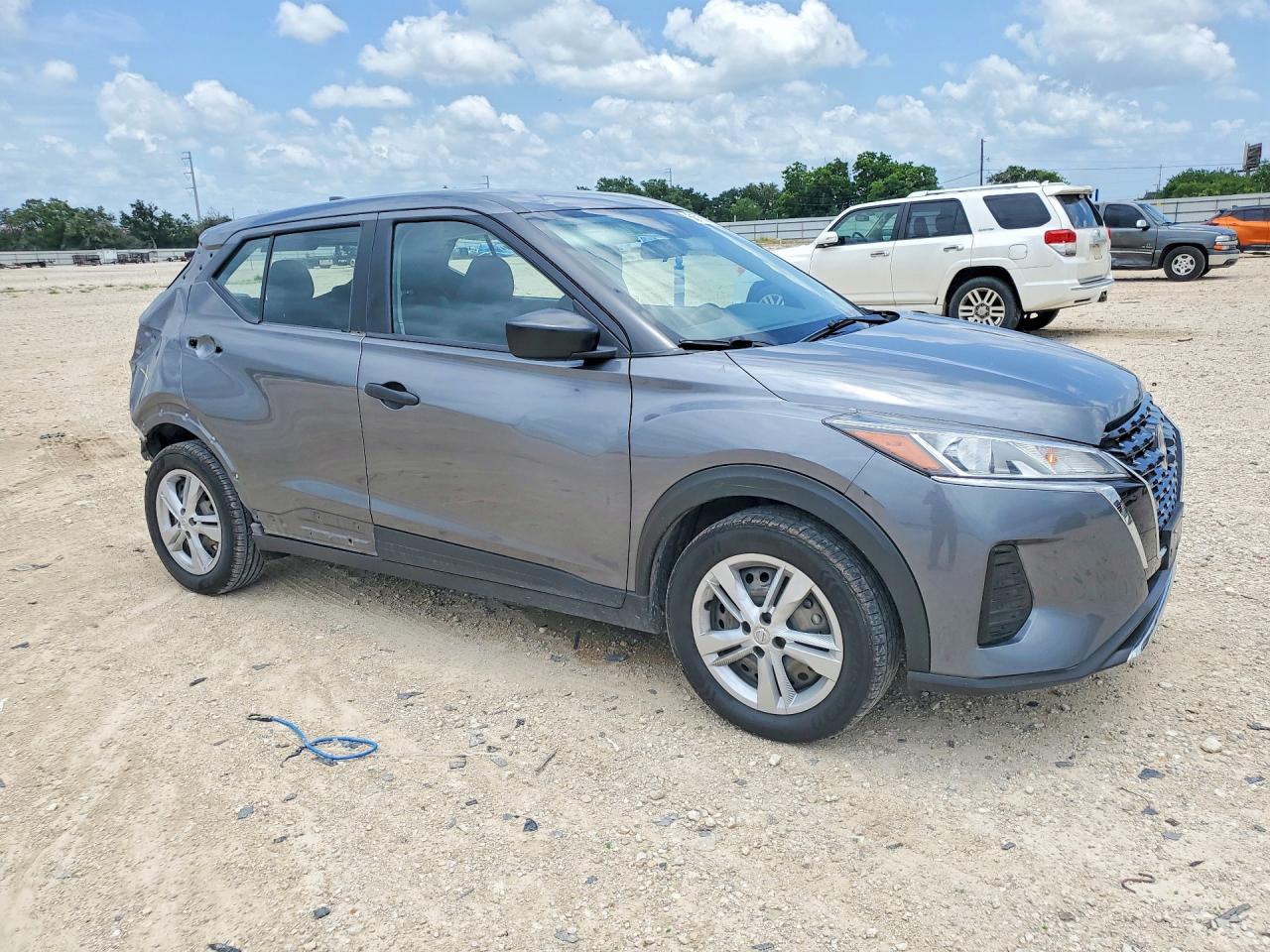 2024 NISSAN KICKS