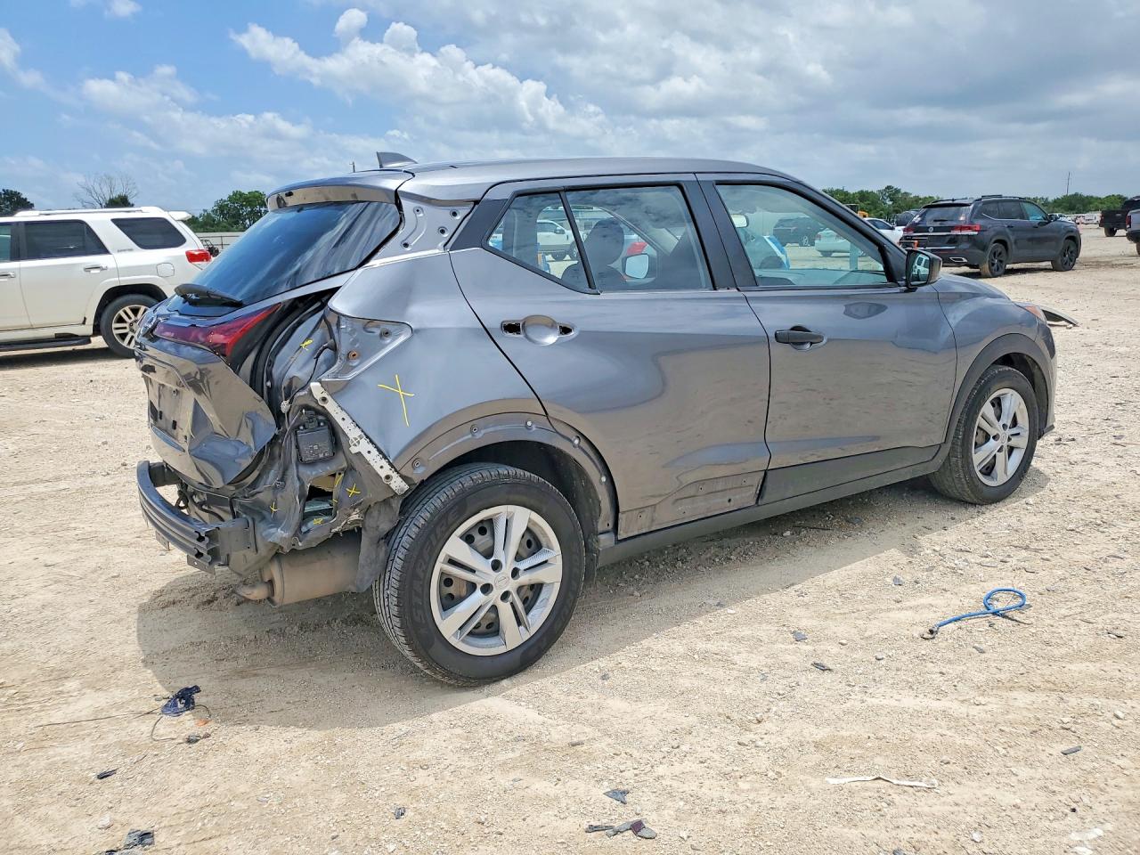 2024 NISSAN KICKS