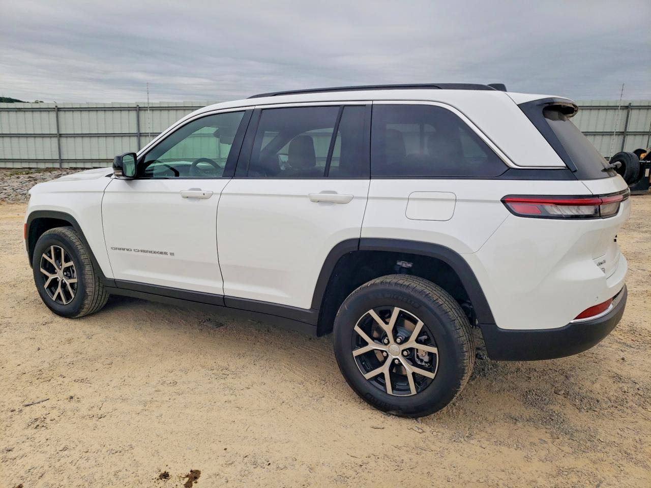 2025 JEEP CHEROKEE