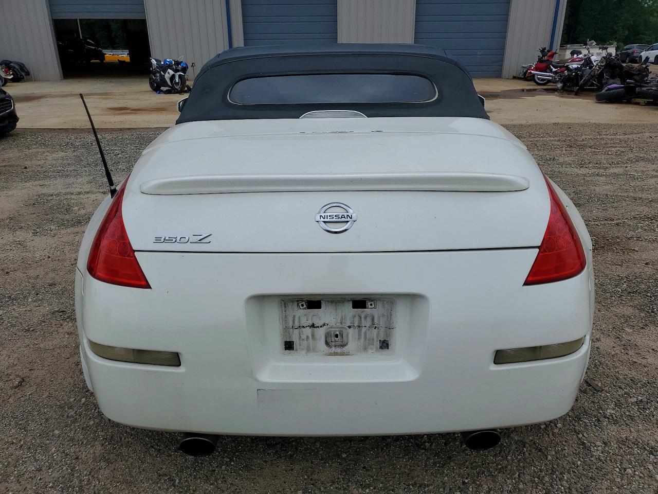 2005 NISSAN 350Z
