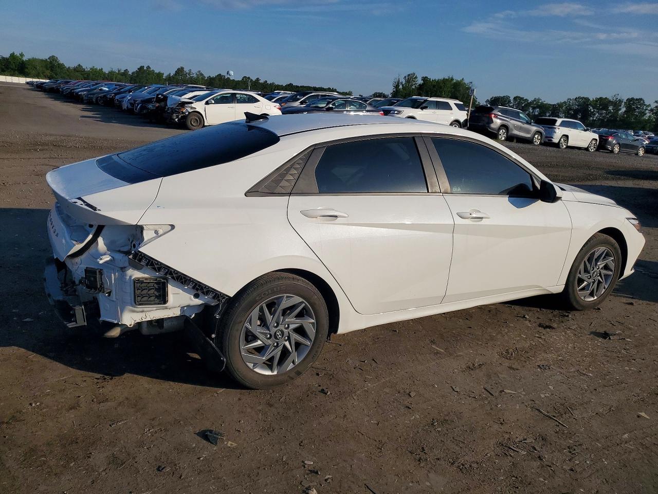 2024 HYUNDAI ELANTRA