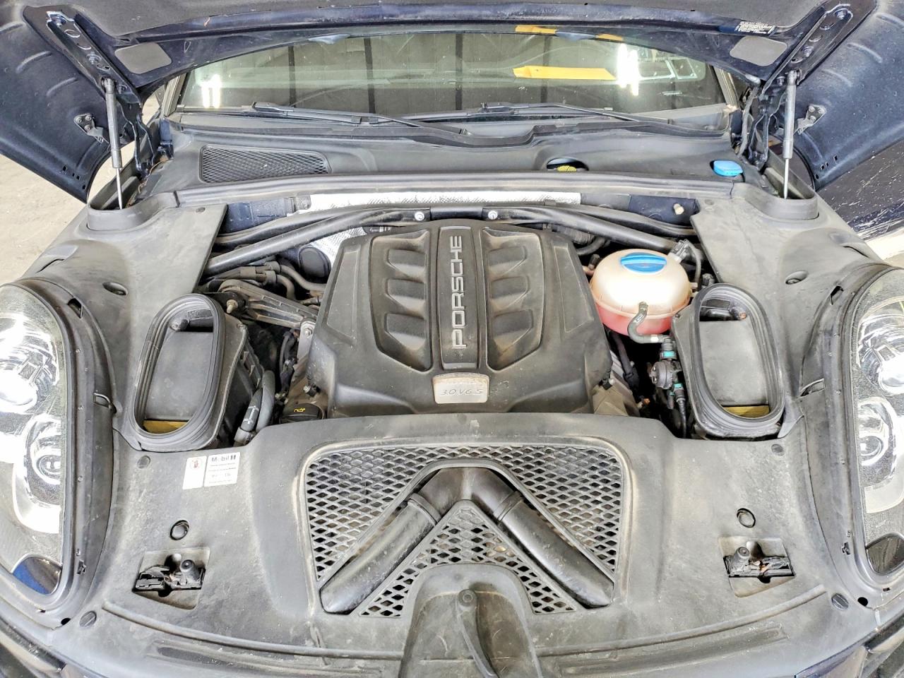 2017 PORSCHE MACAN