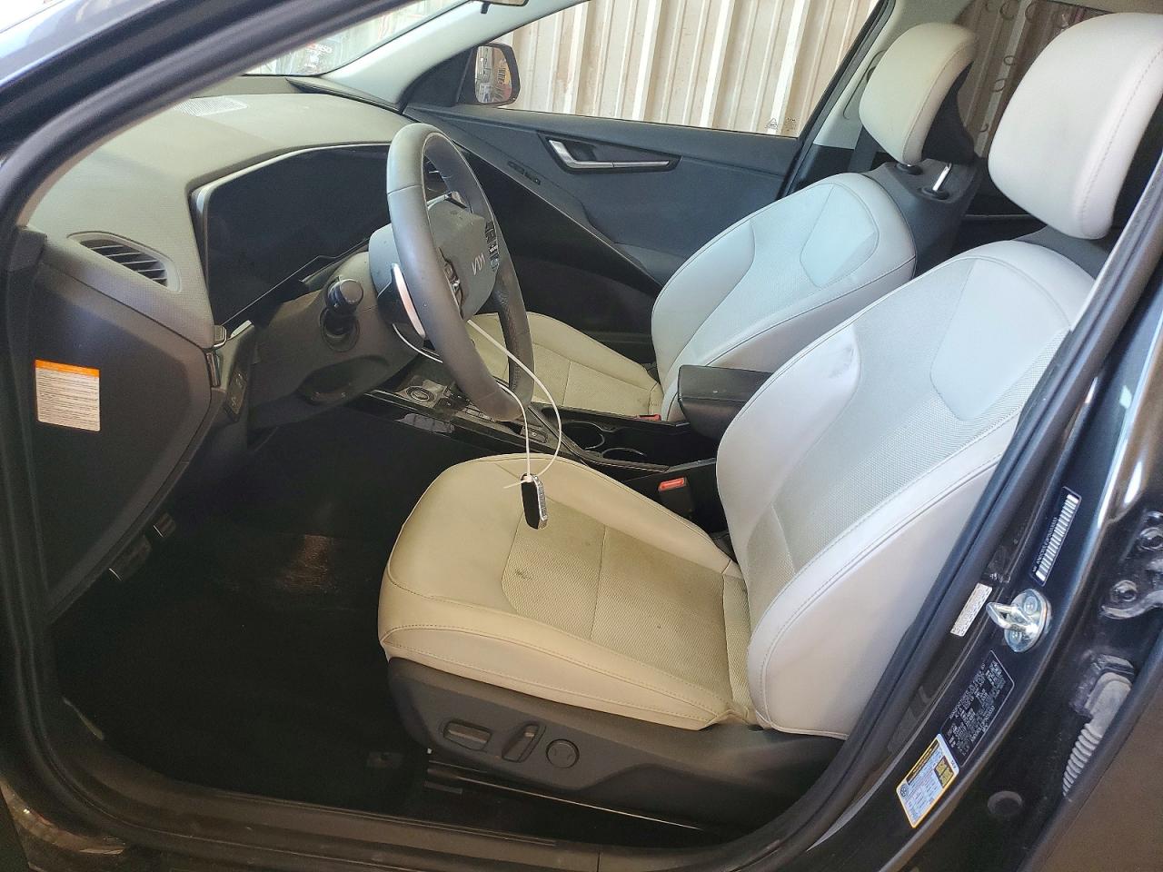2023 KIA NIRO