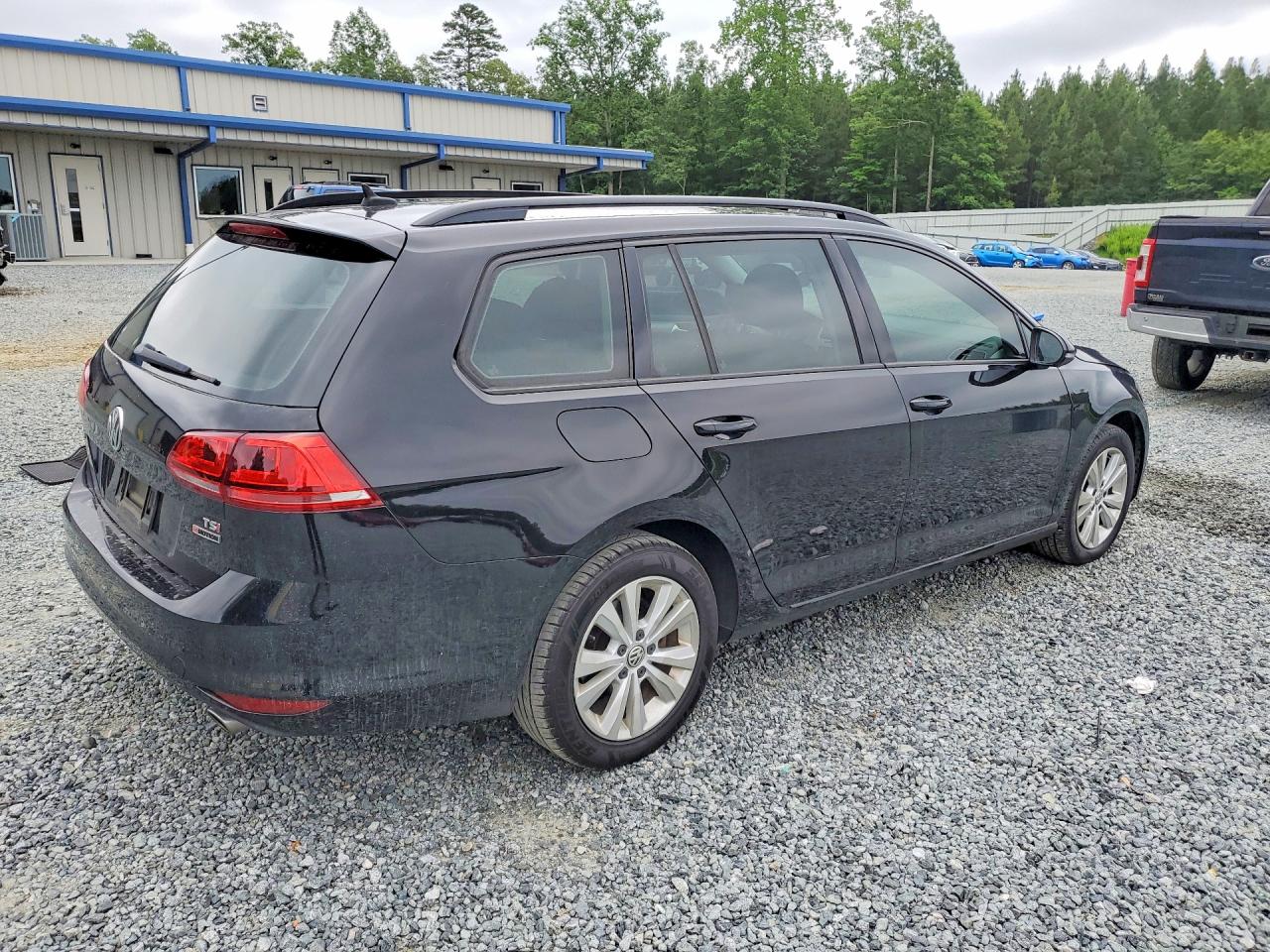 2017 VOLKSWAGEN GOLF