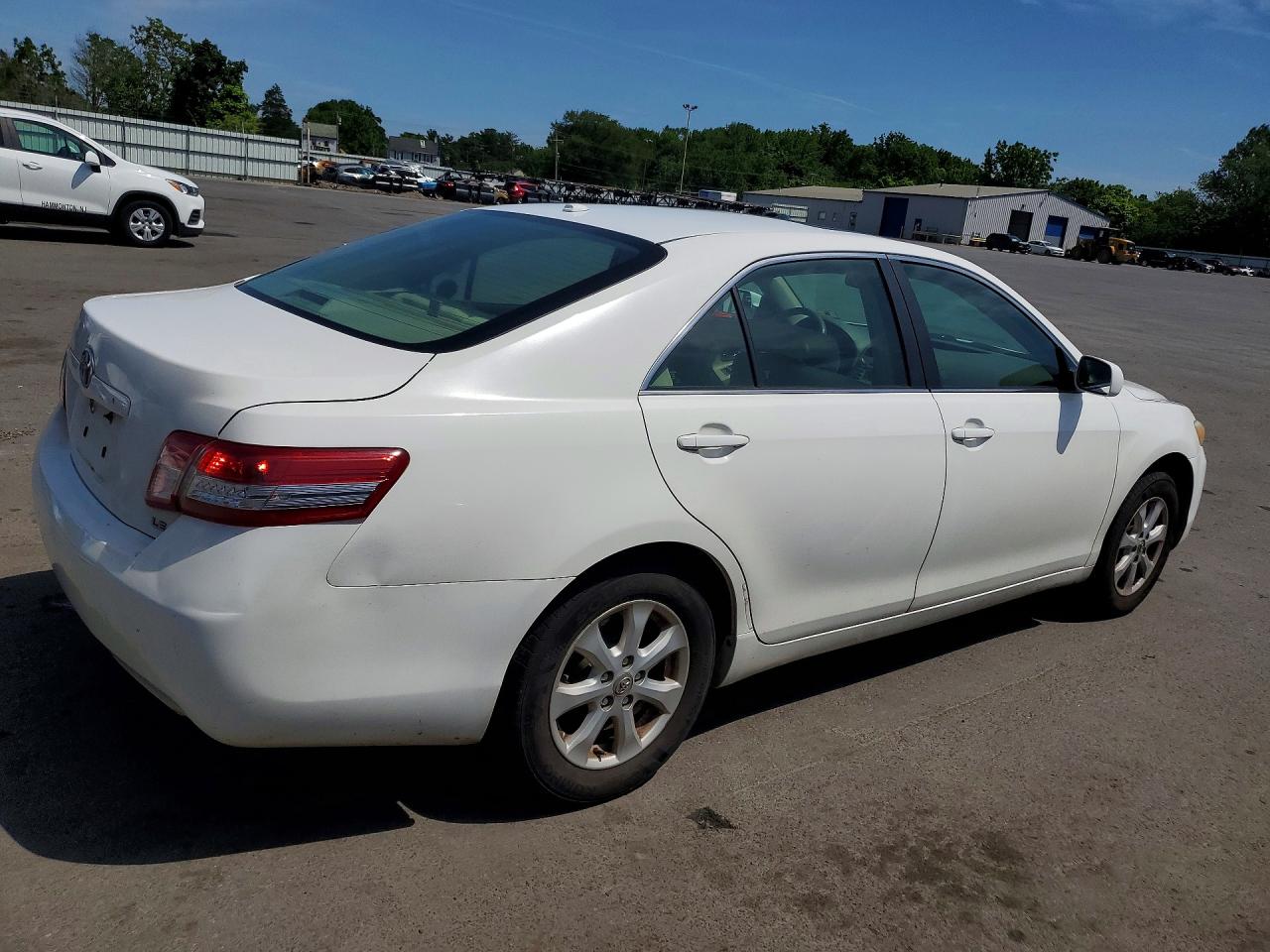 2011 TOYT CAMRY