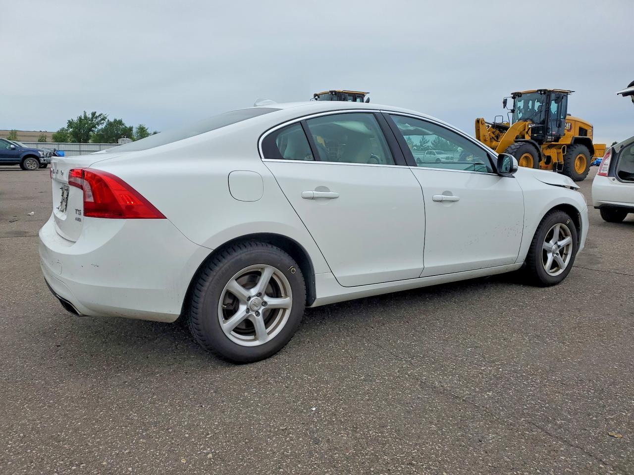 2015 VOLVO S60
