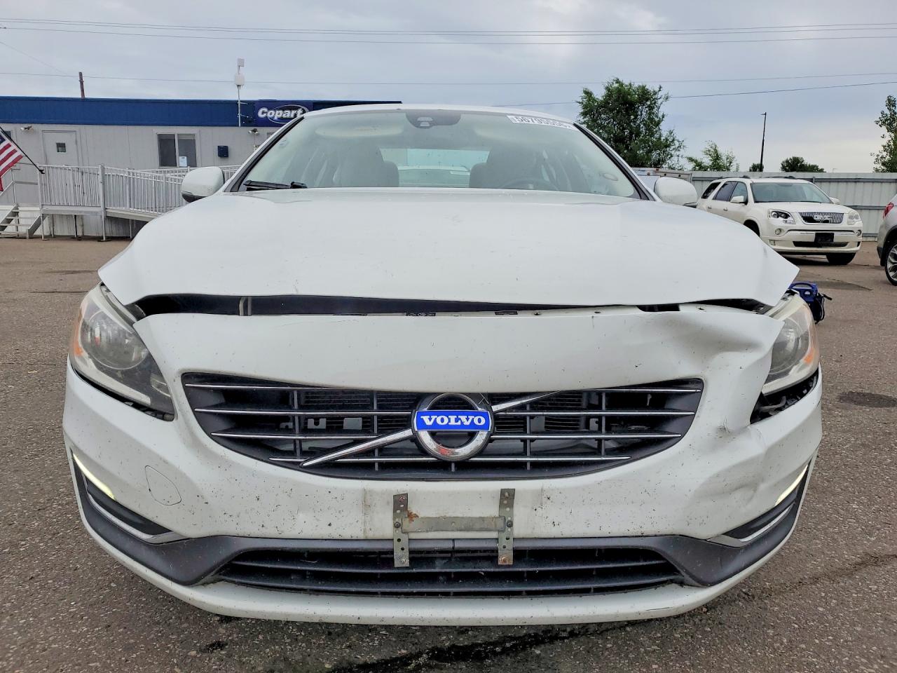 2015 VOLVO S60