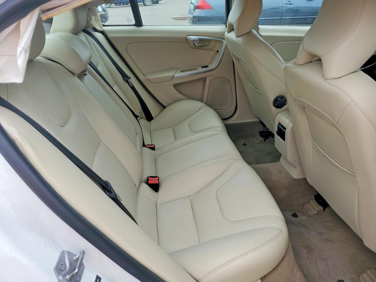 2015 VOLVO S60