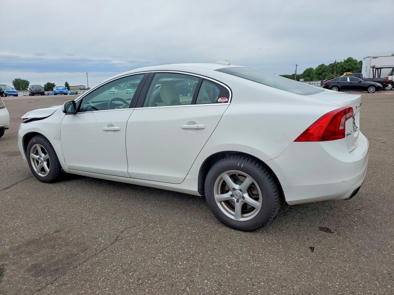 2015 VOLVO S60