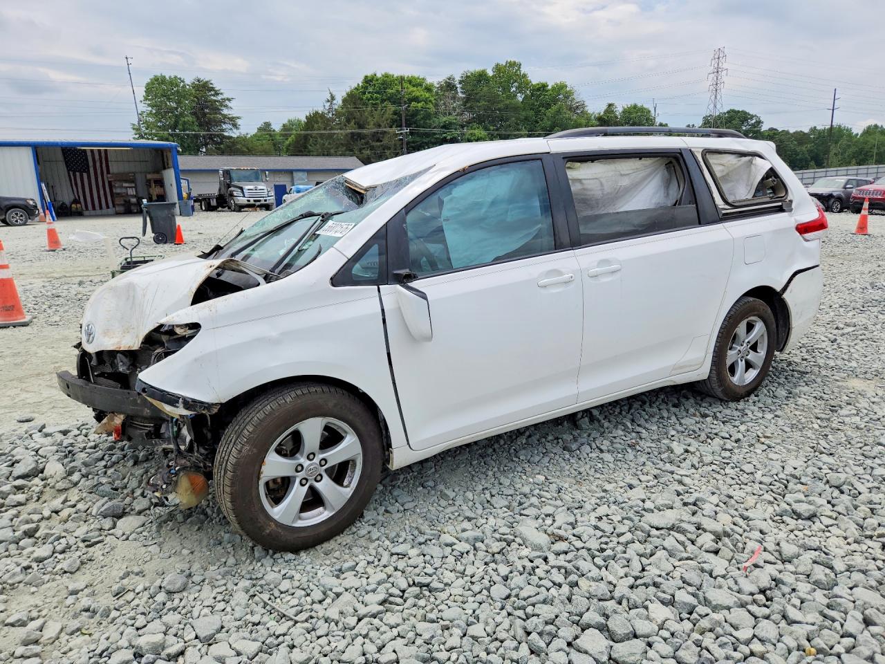 2011 TOYOTA SIENNA