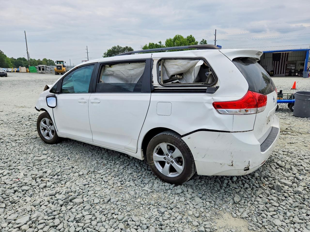 2011 TOYOTA SIENNA