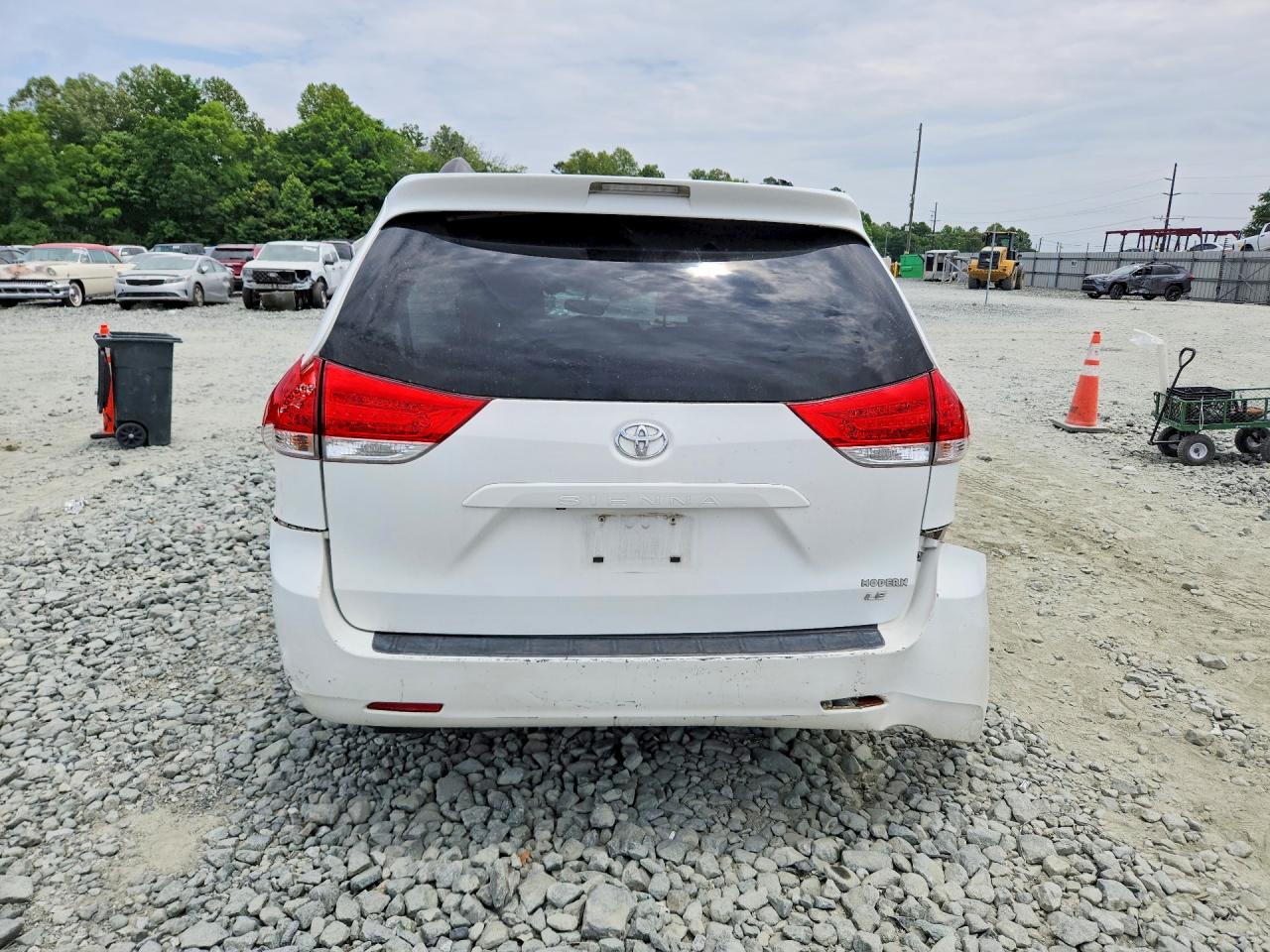 2011 TOYOTA SIENNA