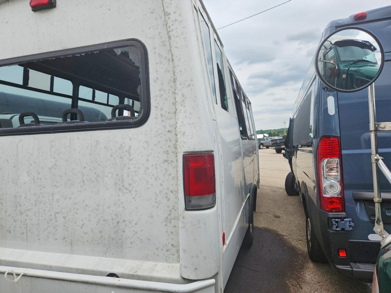 2001 FORD ECONOLINE